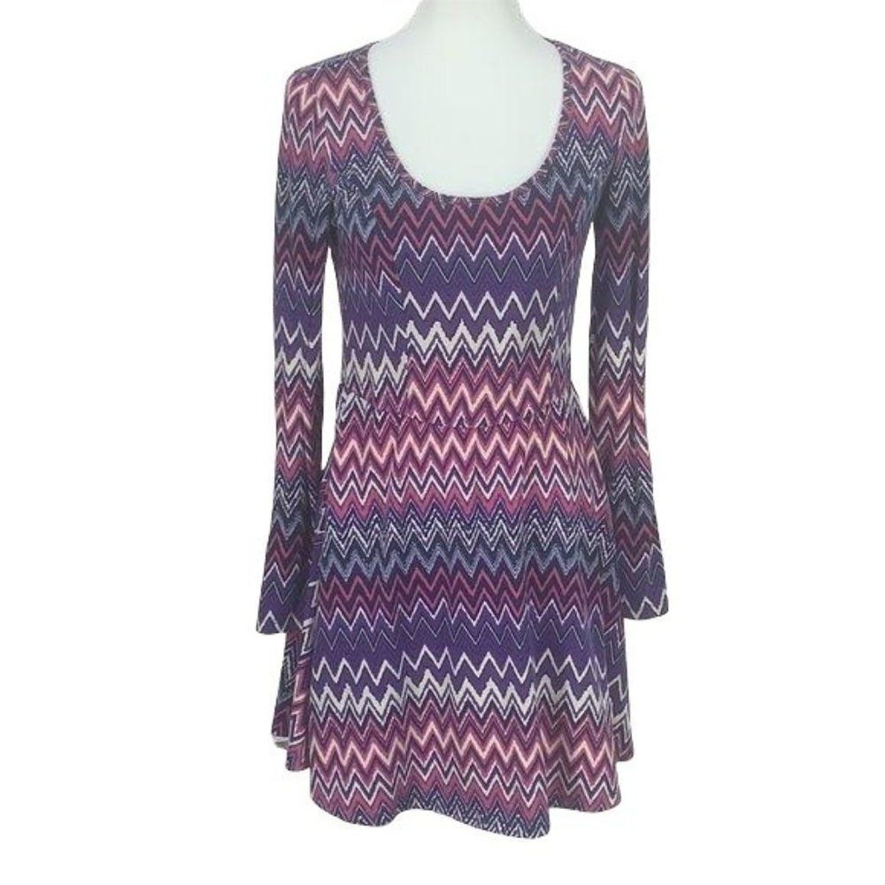 Delia’s Shades Of Purple Chevron Printed Long Sleeve Size Medium Fitted Flare Dr